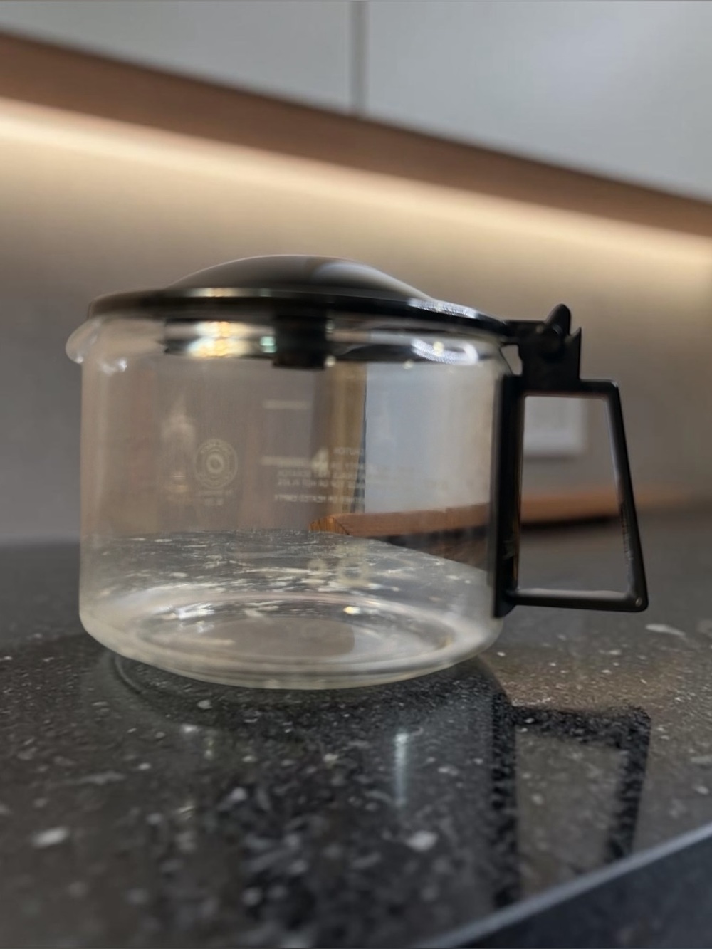 GLASS COFFEE CARAFE WITH BLACK HANDLE & HINGED LID